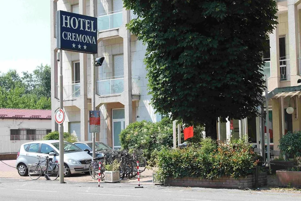 Hotel Cremona Viale 3*,